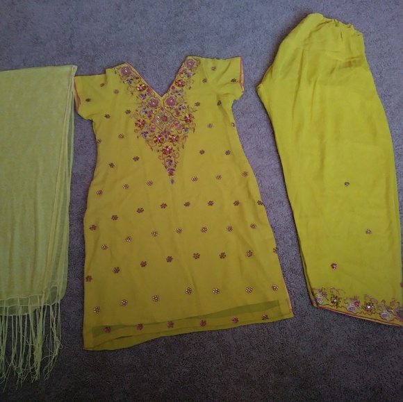 3 piecs indain suite embroidery work on. - Picture 7 of 8